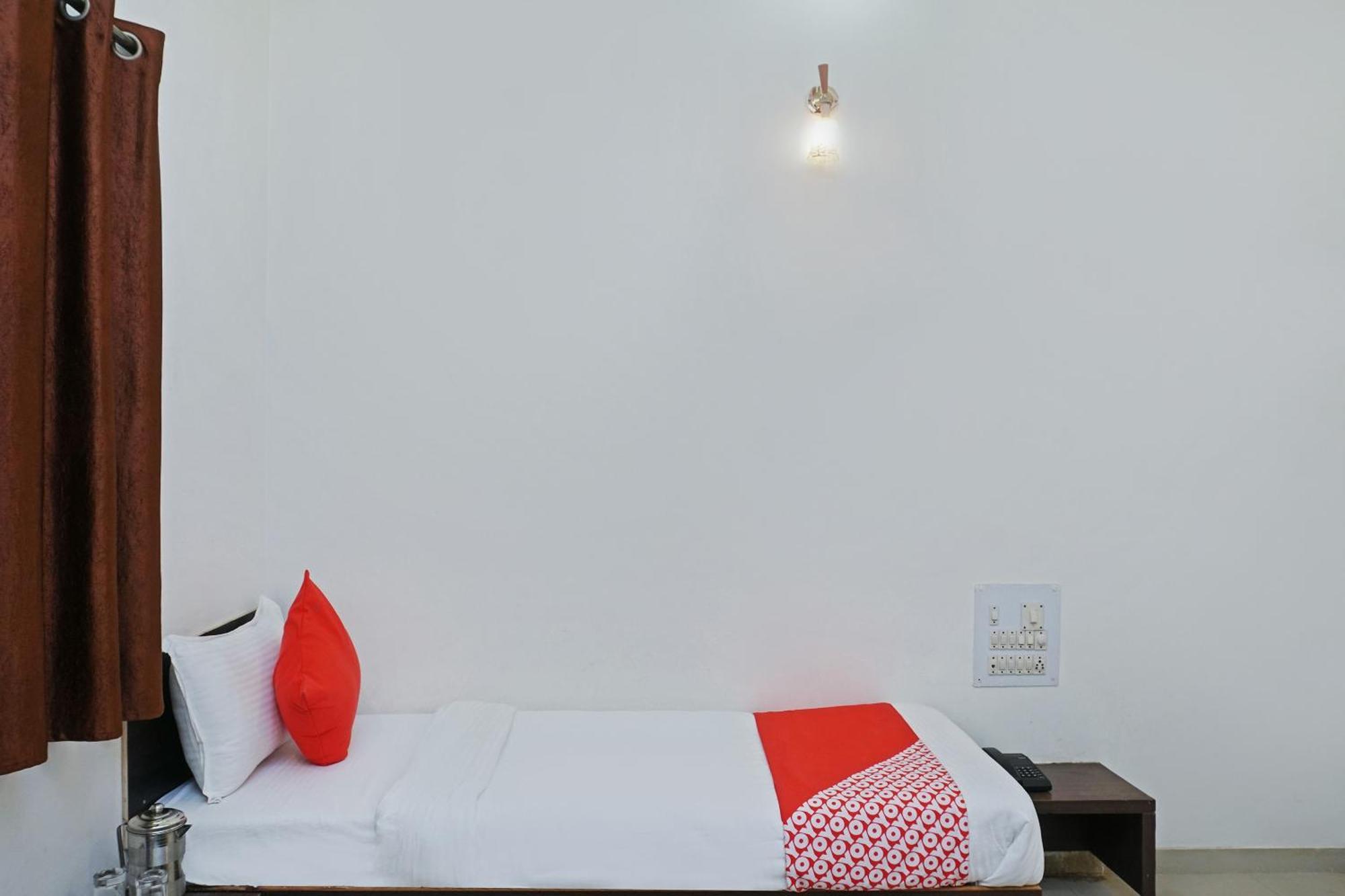 Super Hotel O Shirdi Sai Inn Exteriör bild